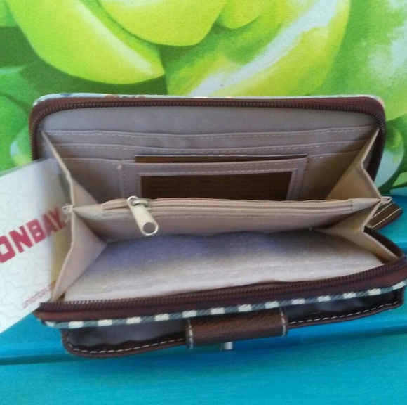 🌸NWT Unionbay Wristlet - Picture 3 of 3